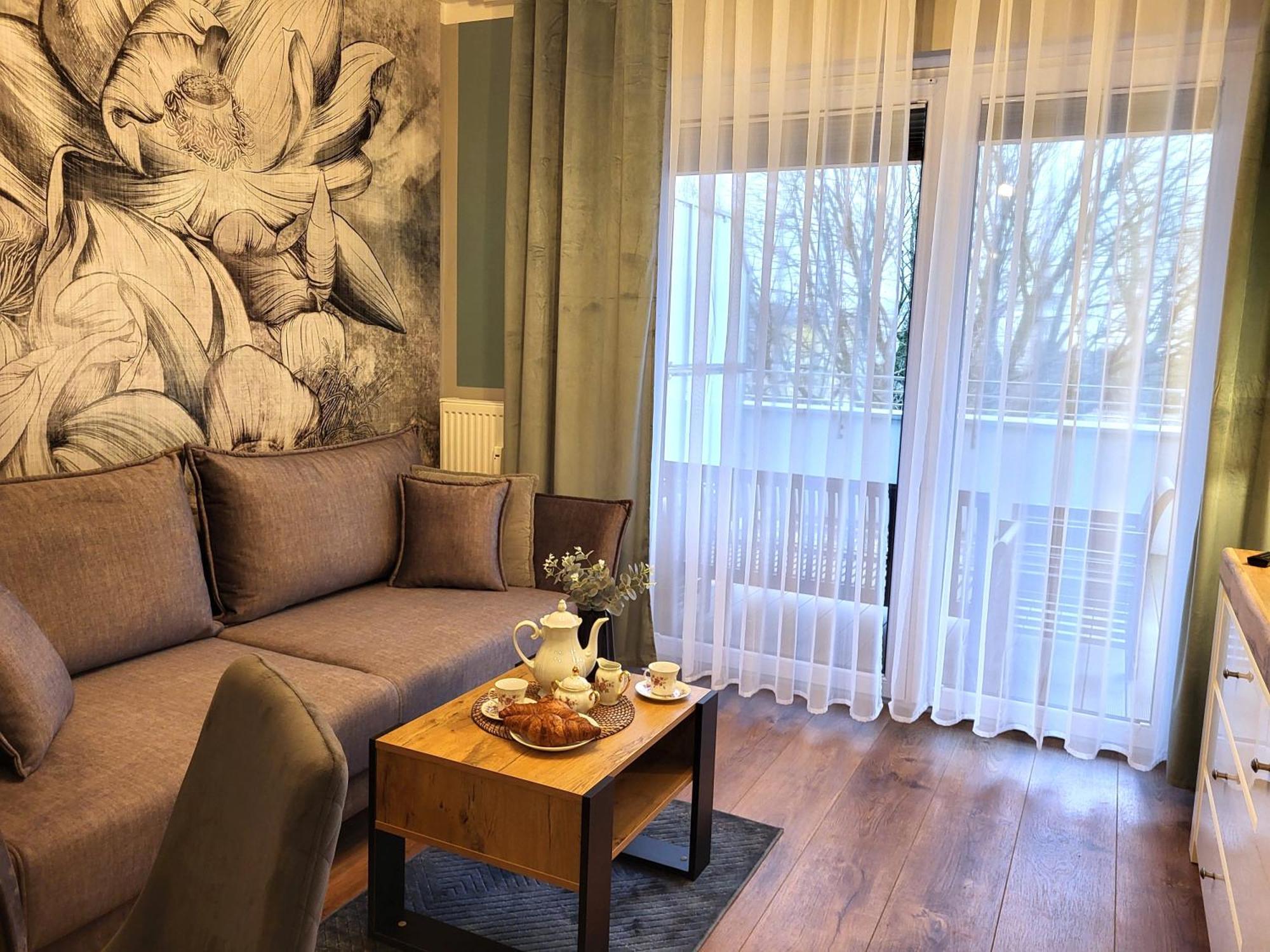 Miodowy Dom Exspanse Apartament 2 Lub 3 Pokoje Z Tarasem I Parkingiem Колобжег Екстер'єр фото