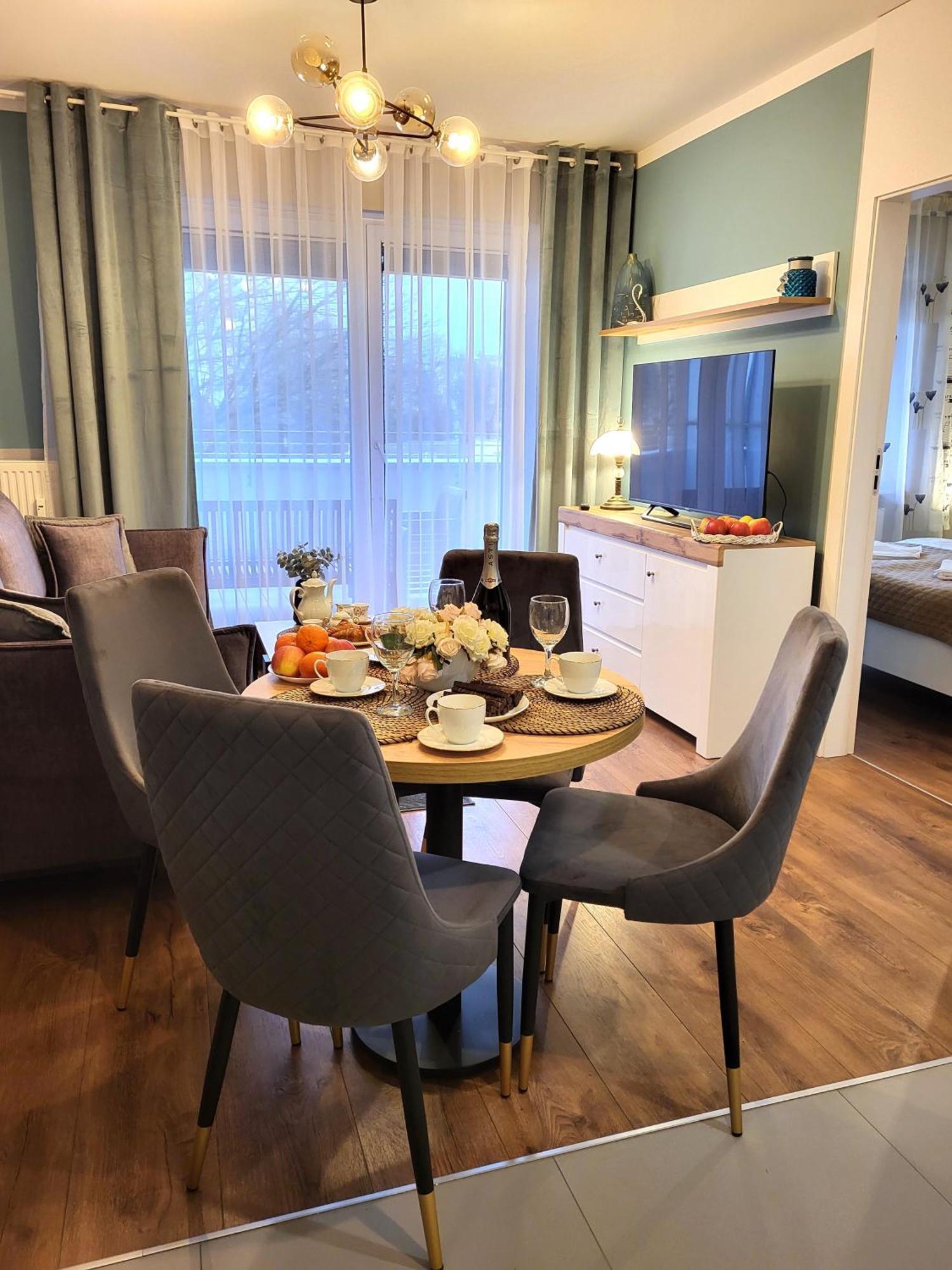 Miodowy Dom Exspanse Apartament 2 Lub 3 Pokoje Z Tarasem I Parkingiem Колобжег Екстер'єр фото