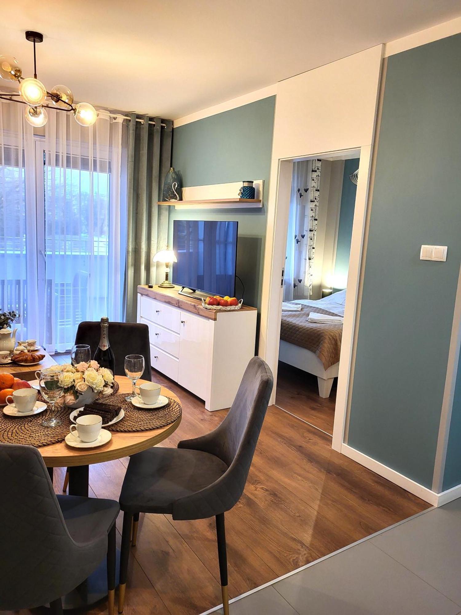 Miodowy Dom Exspanse Apartament 2 Lub 3 Pokoje Z Tarasem I Parkingiem Колобжег Екстер'єр фото
